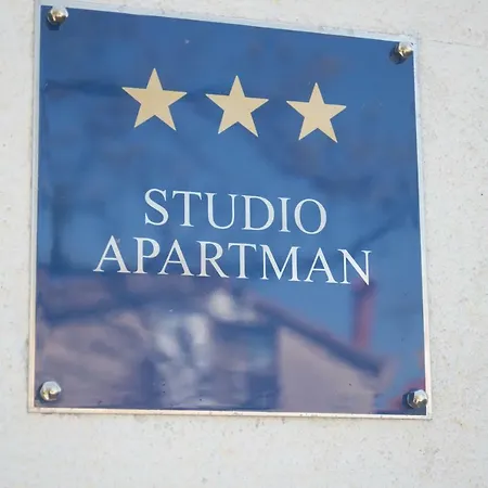 Apartment Lara *